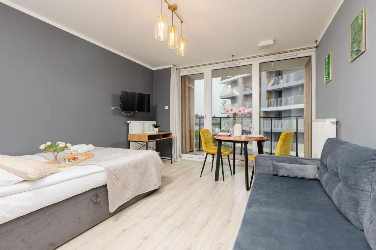 Studio With Balcony Warsaw Kokoryczki By Noclegi Renters Esterno foto