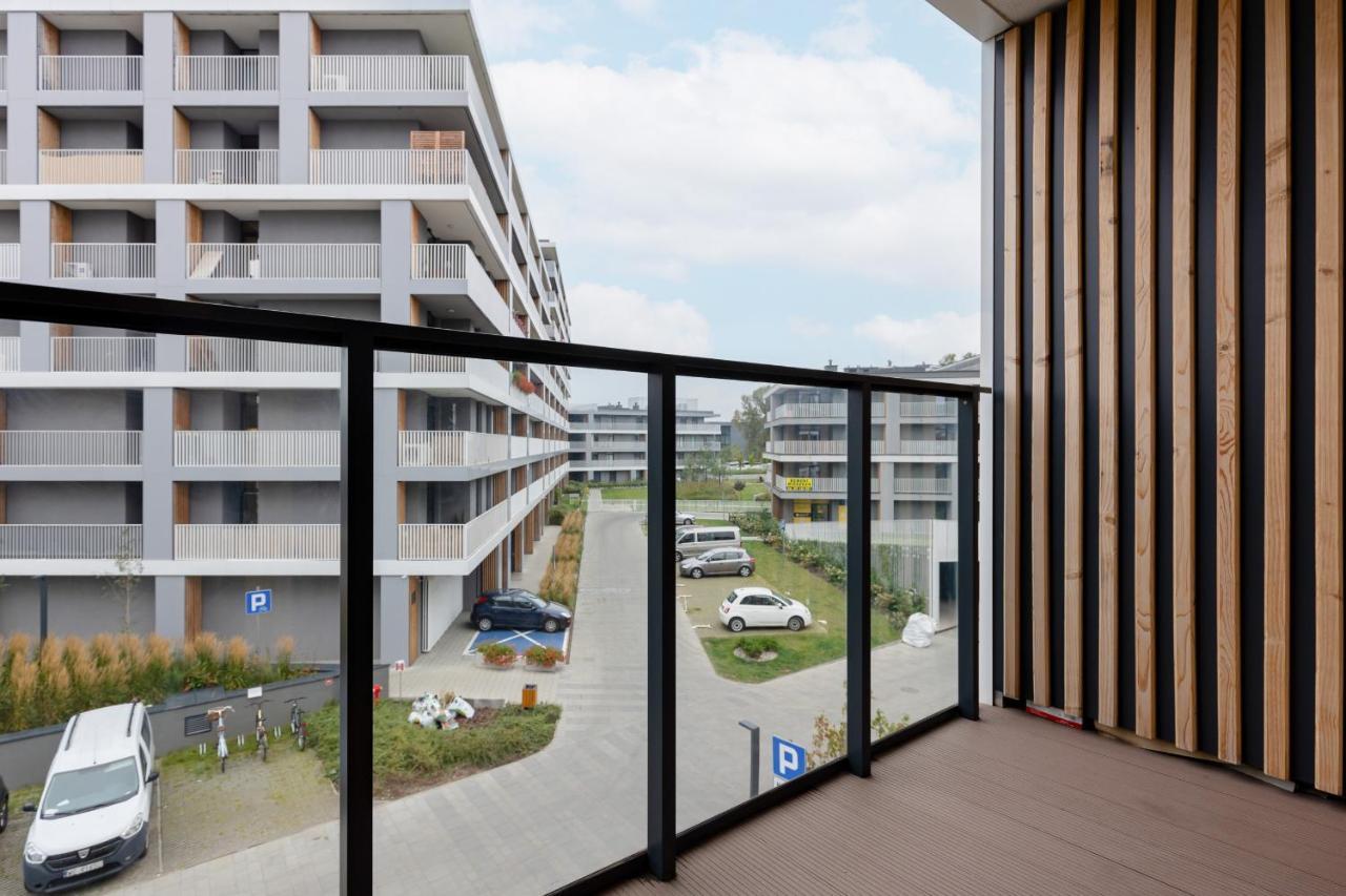 Studio With Balcony Warsaw Kokoryczki By Noclegi Renters Esterno foto