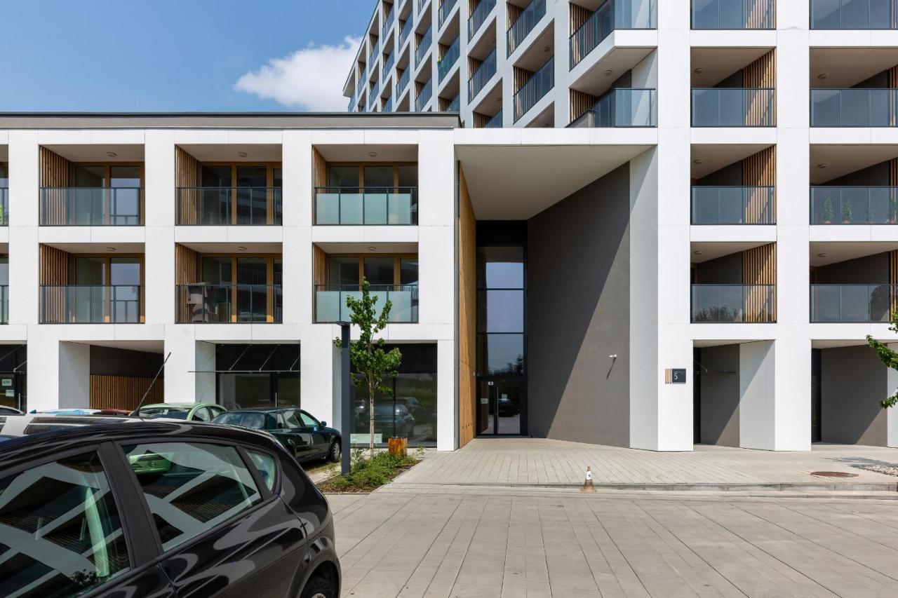 Studio With Balcony Warsaw Kokoryczki By Noclegi Renters Esterno foto